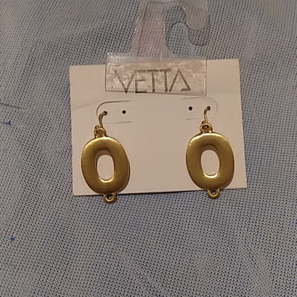 💍Gold tone earrings
